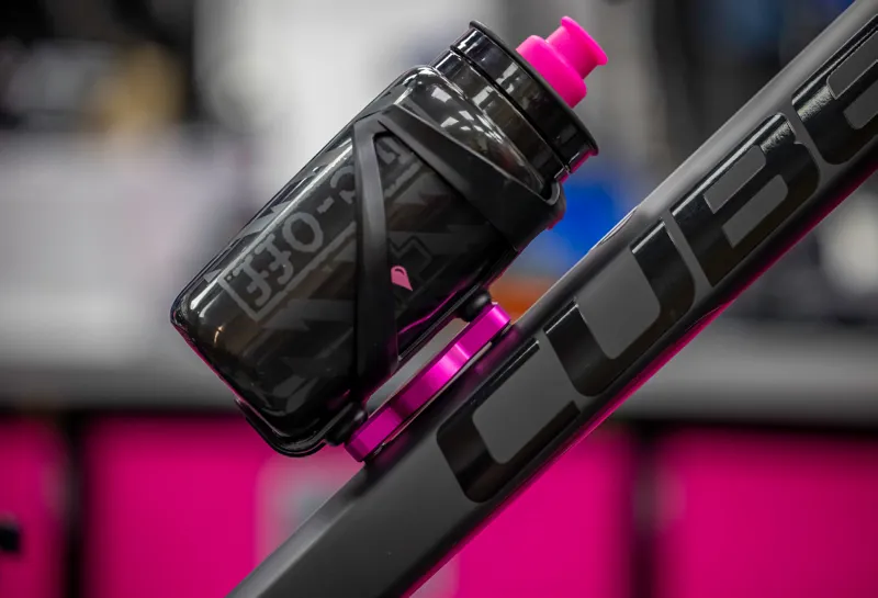 Muc-Off Secure Apple AirTag Holder - Gold-3